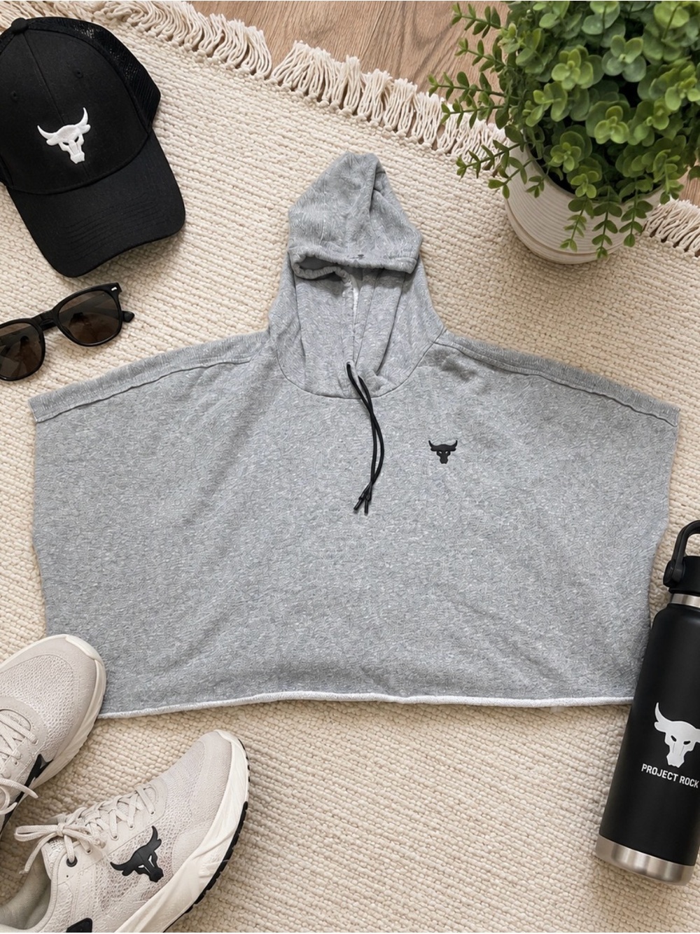 Under Armour Project Rock Women’s XL Gray Oversized Poncho Cropped Hoodie